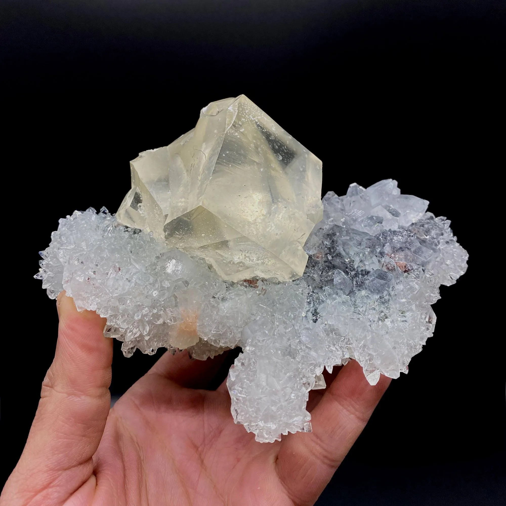 Calcite with Apophyllite on Heuladnite # Q9