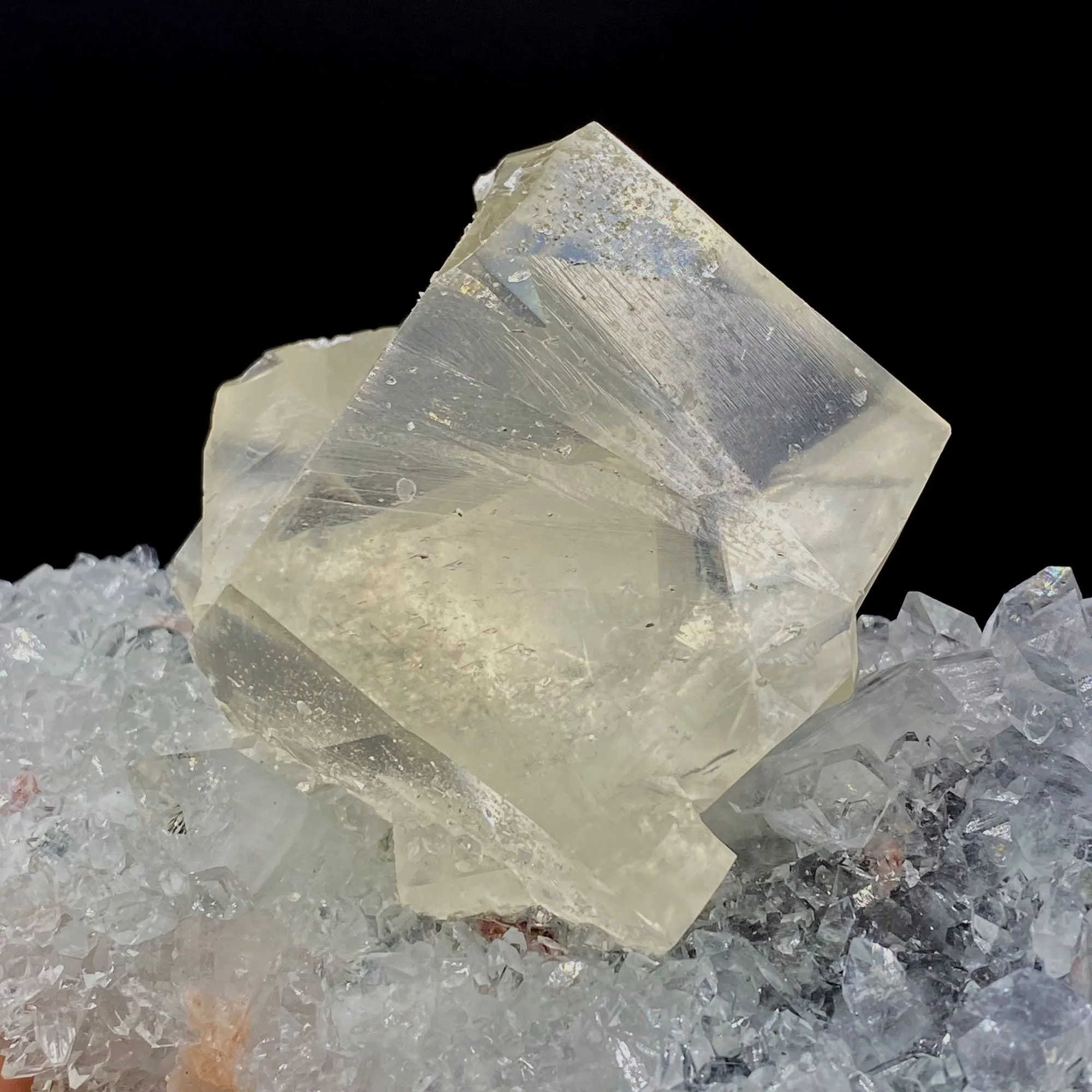 Calcite with Apophyllite on Heuladnite # Q9