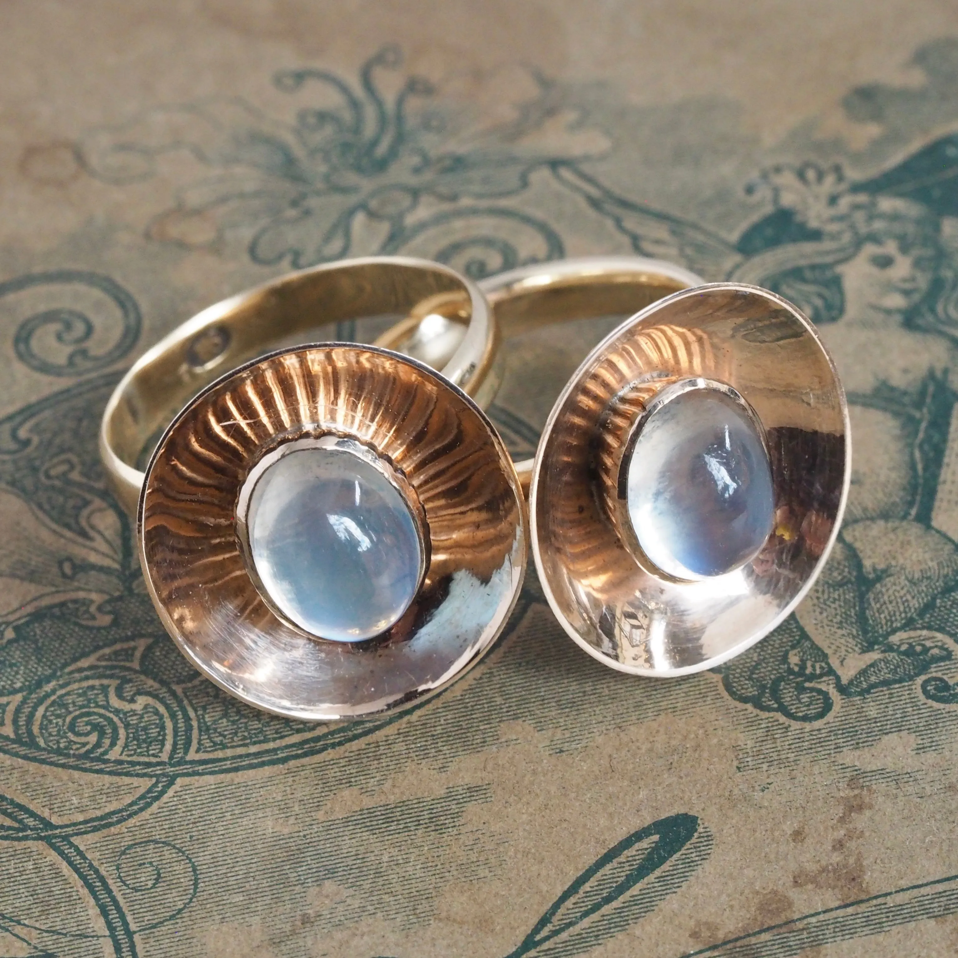Midcentury Modern Mirrored 9k Gold Moonstone Ring