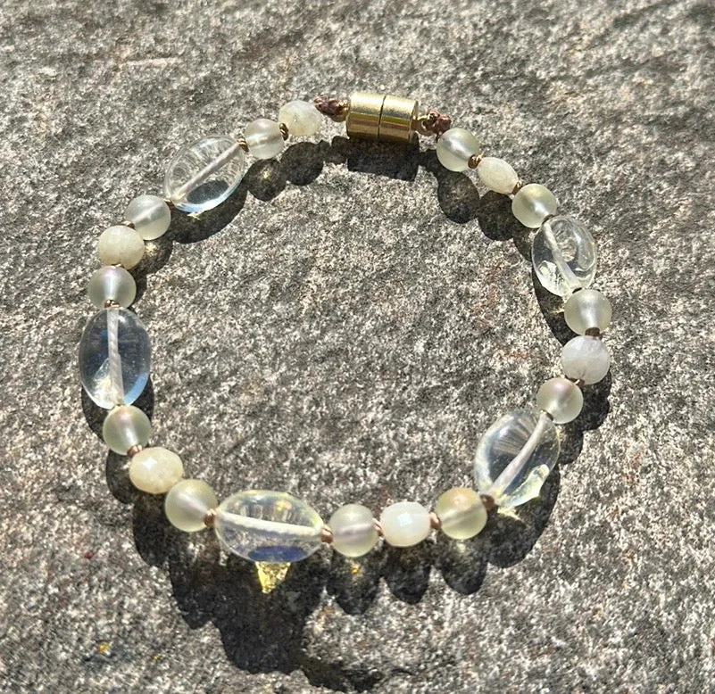 Sunny side magnetic bracelet