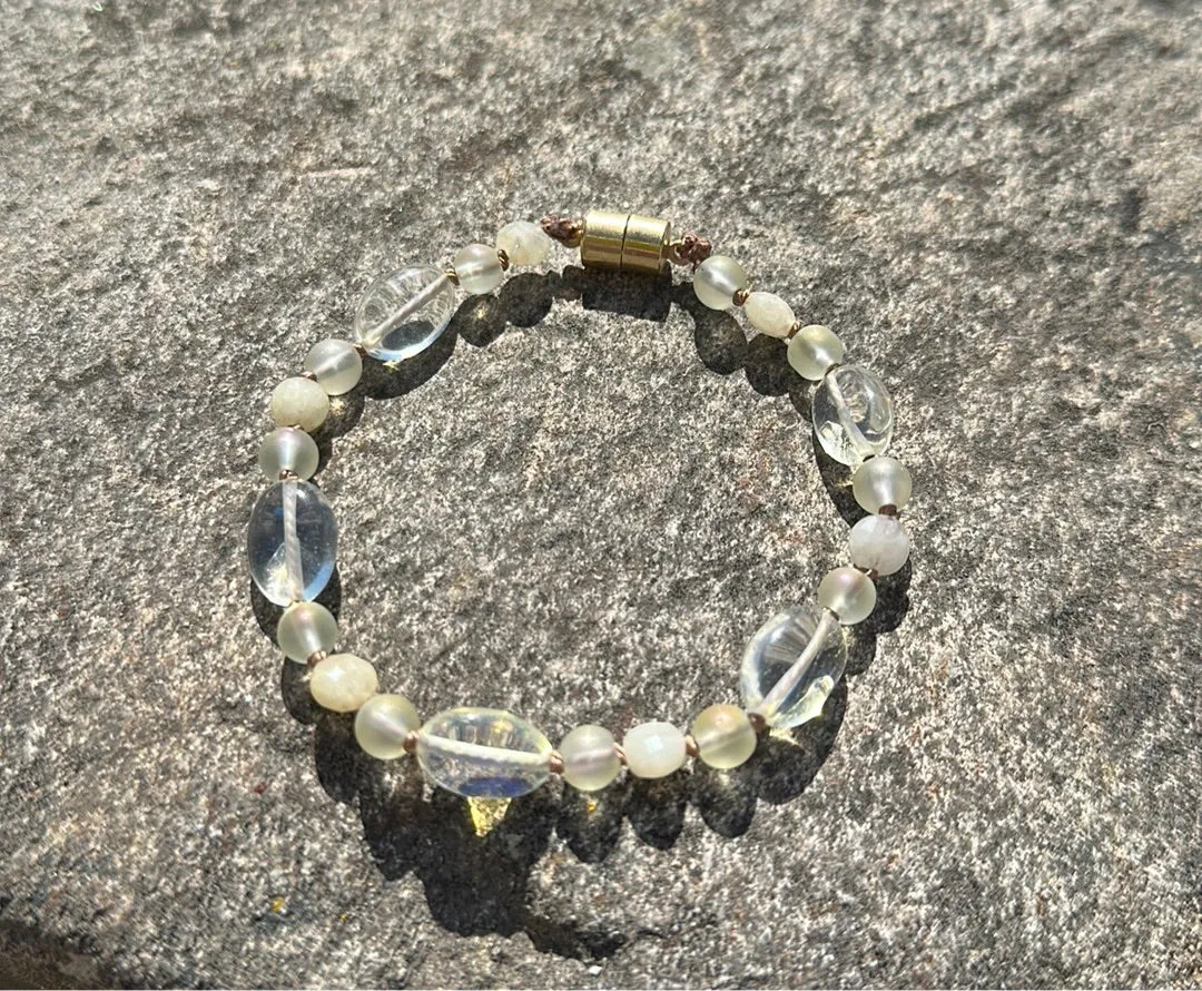 Sunny side magnetic bracelet