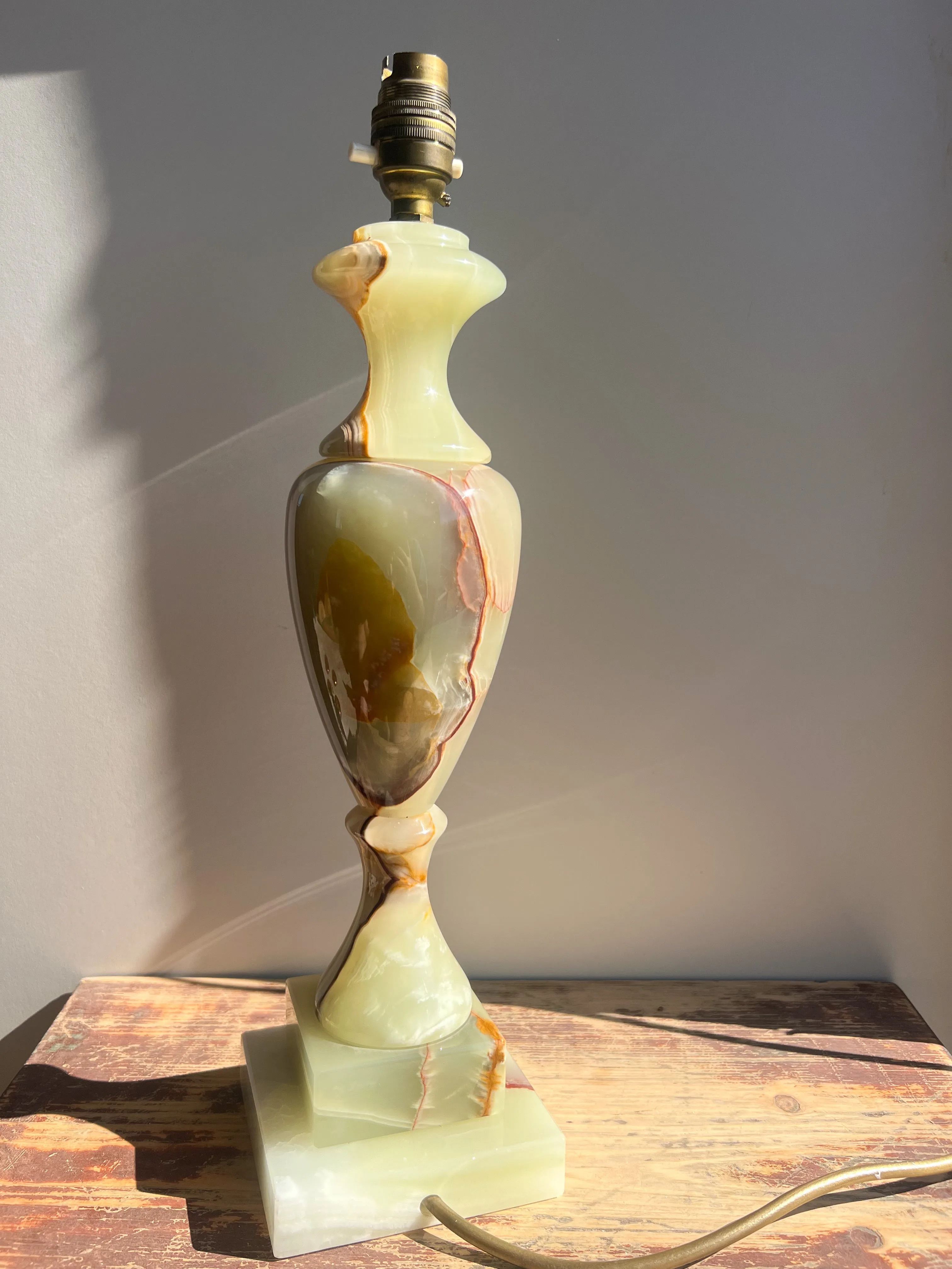 Vintage Midcentury Solid Hand-Carved Italian Onyx Lamp  Fully Working