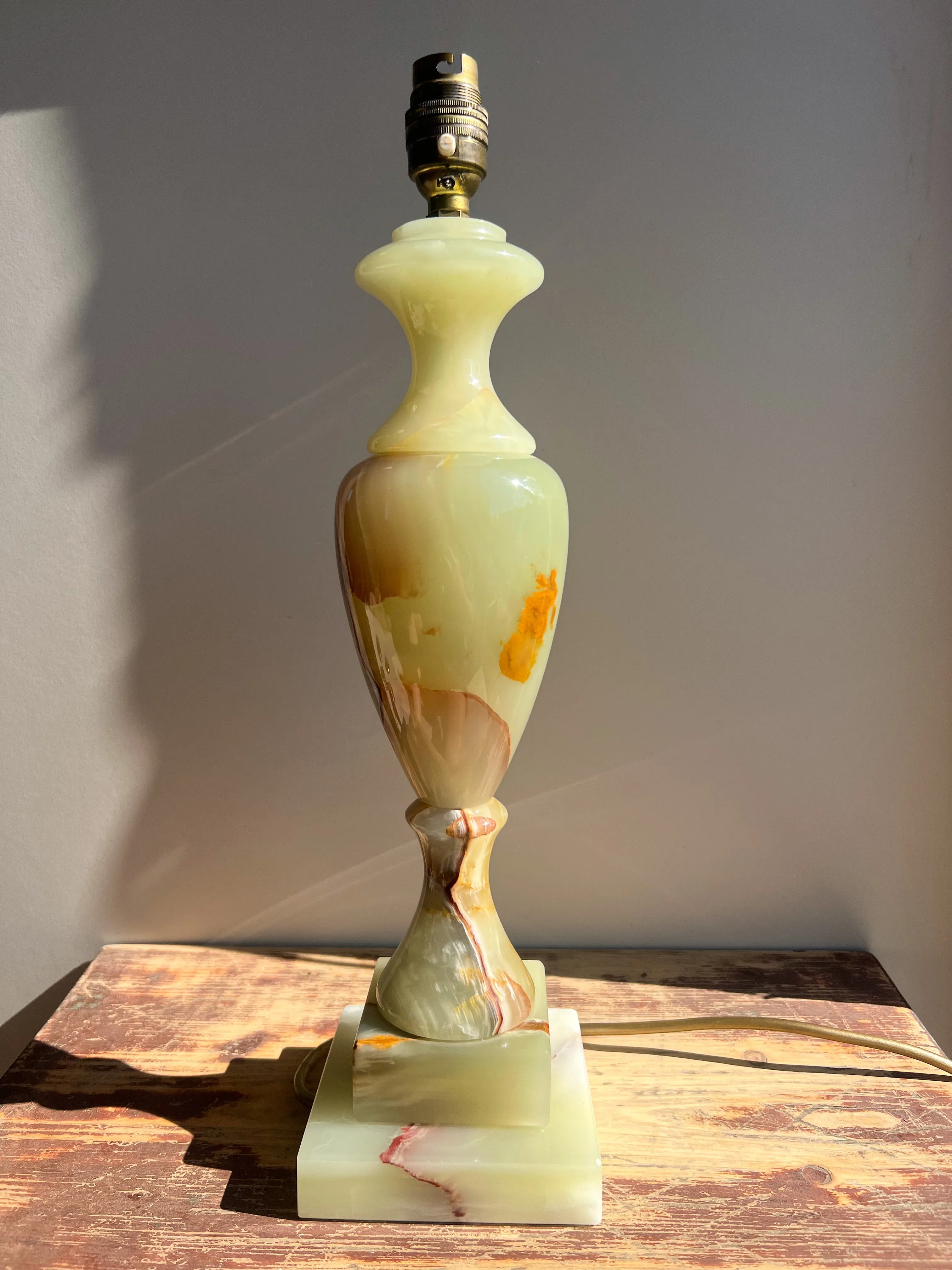 Vintage Midcentury Solid Hand-Carved Italian Onyx Lamp  Fully Working