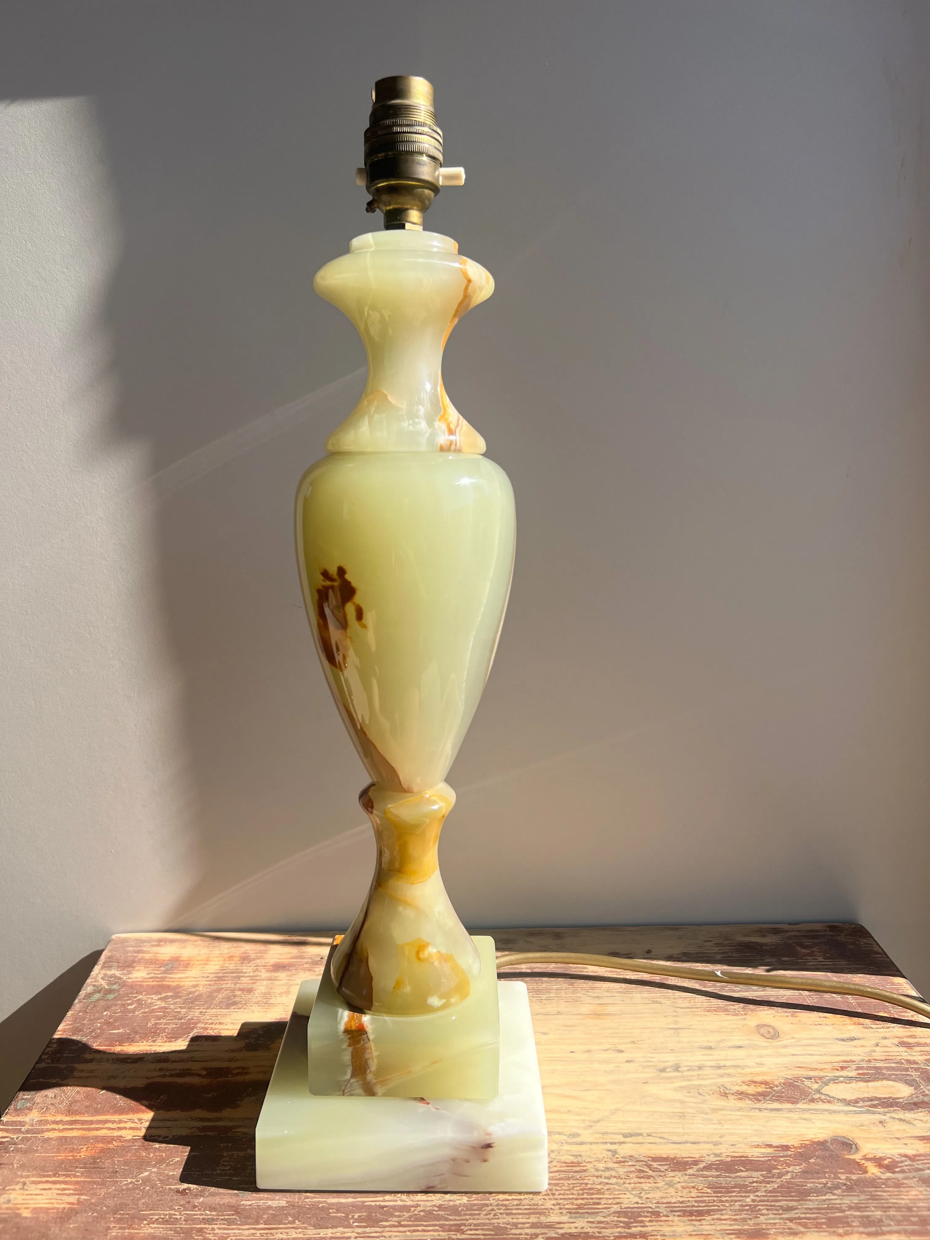 Vintage Midcentury Solid Hand-Carved Italian Onyx Lamp  Fully Working