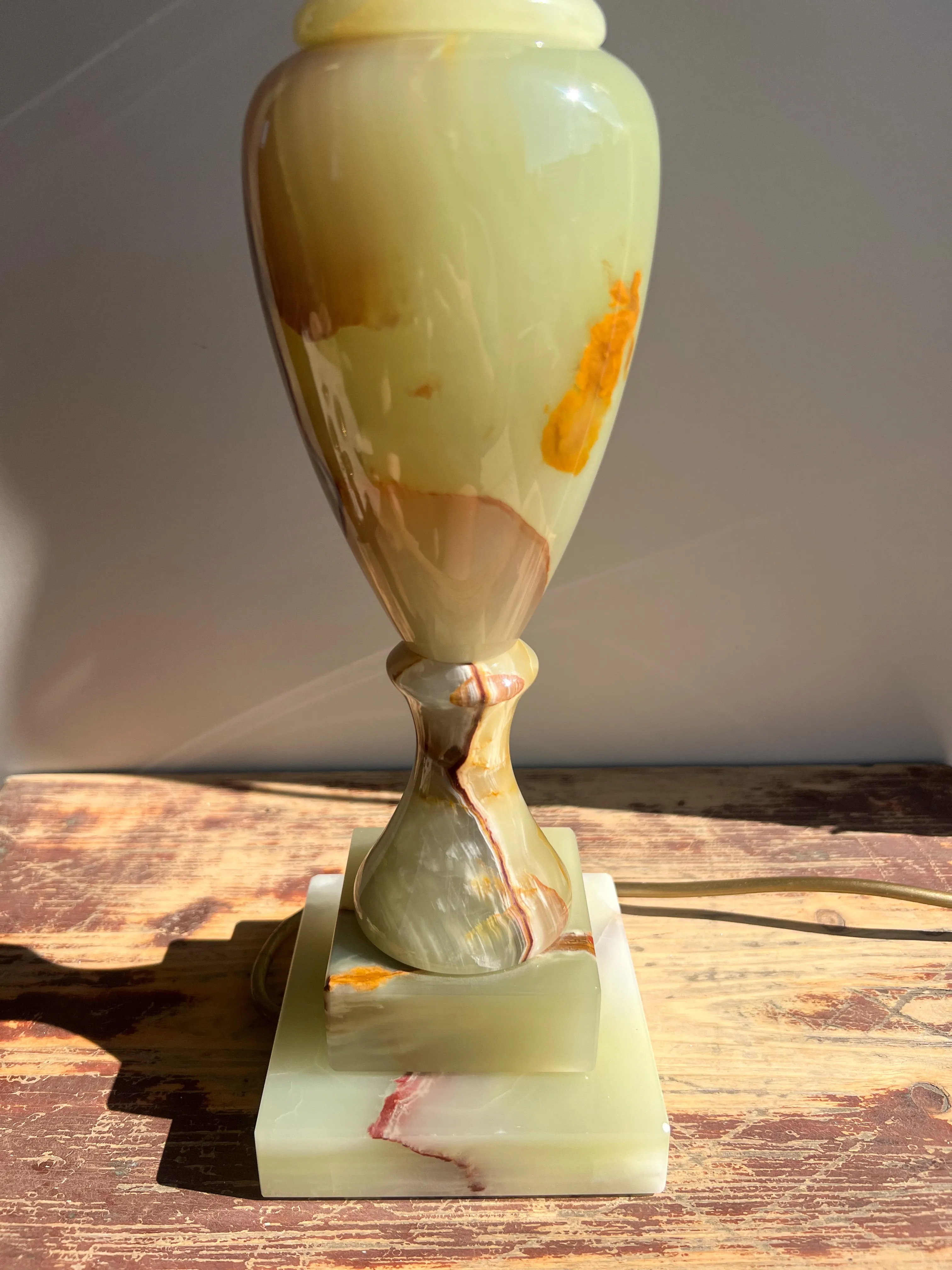 Vintage Midcentury Solid Hand-Carved Italian Onyx Lamp  Fully Working