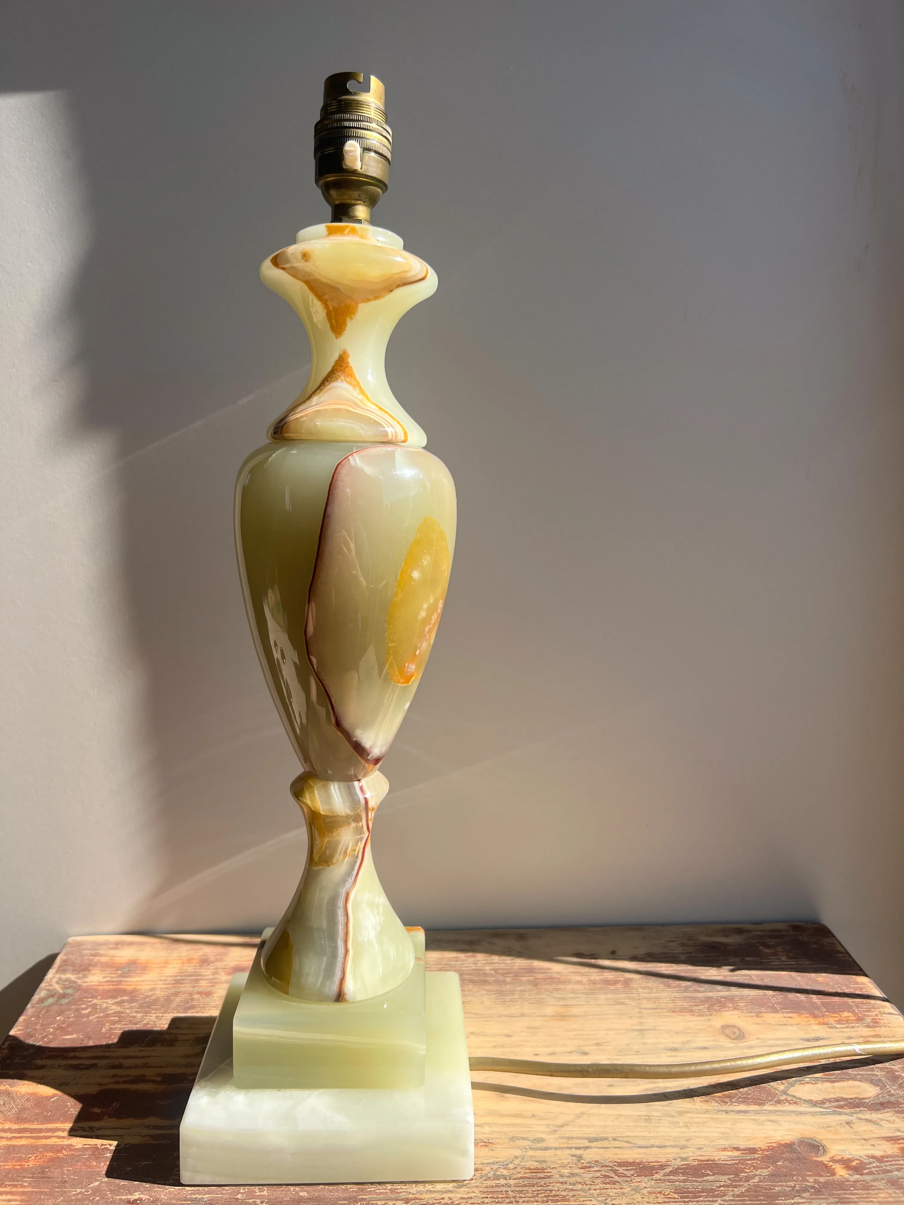 Vintage Midcentury Solid Hand-Carved Italian Onyx Lamp  Fully Working